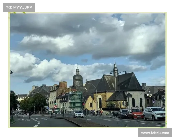 雷恩城市发展与文化特色研究:从历史遗产到现代化转型的探索 雷恩城市发展与文化特色研究:从历史遗产到现代化转型的探索