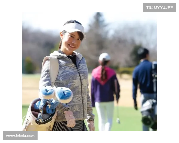 刘宇婕15岁勇夺高尔夫中巡赛首冠 父亲刘国梁亲吻庆祝展现家庭深厚支持 刘宇婕15岁勇夺高尔夫中巡赛首冠 父亲刘国梁亲吻庆祝展现家庭深厚支持