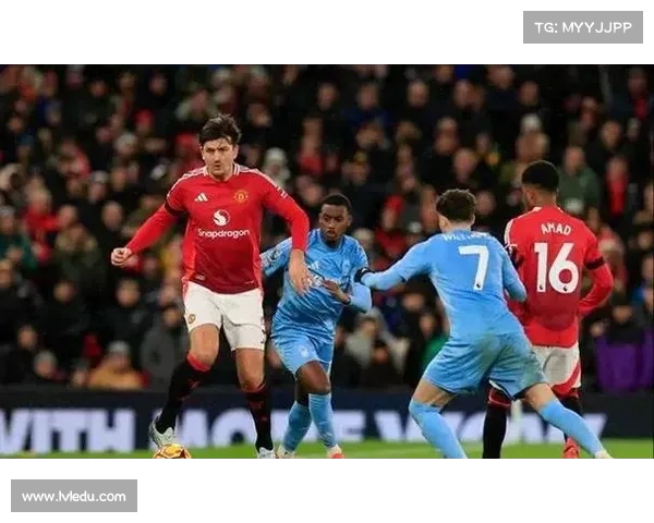 阿莫林两度领先被追平低头沉思后重返场边指挥决胜时刻 阿莫林两度领先被追平低头沉思后重返场边指挥决胜时刻