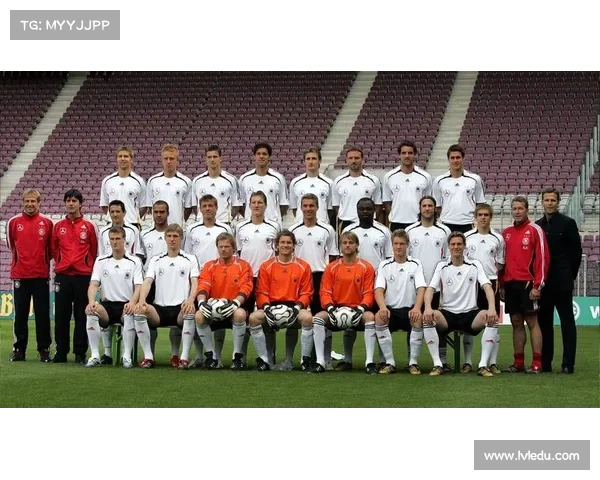 德甲战术演变与球队风格解析 探讨德国足球的进攻与防守平衡 德甲战术演变与球队风格解析 探讨德国足球的进攻与防守平衡